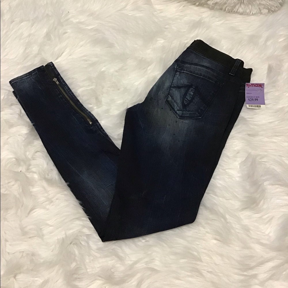 NWT Level 99 distressed skinny jeans